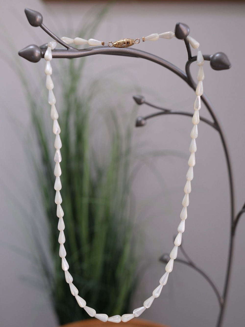 Mother of Pearl Teardrop Bead Necklace 19” Gold-Tone Clasp